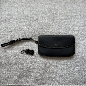 COACH GLOVETANNED LEATHER WRISTLET
CLUTCH